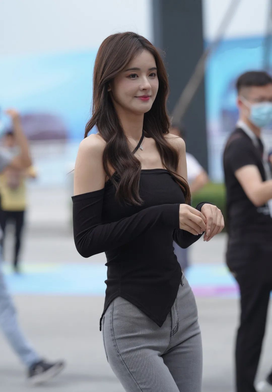 时尚 清新自然的穿搭效果,大气养眼又温婉,时尚魅力尽显无疑