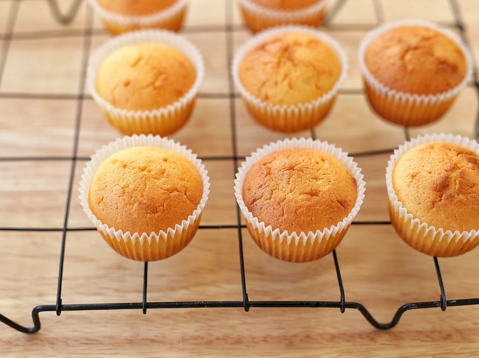 此款小蛋糕好吃又好看，比蛋糕店的香多了，没想到做法竟如此简单