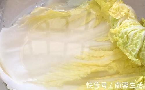 白菜猪肉水饺这样做才好吃，薄皮大馅，不破皮不露馅，做法简单