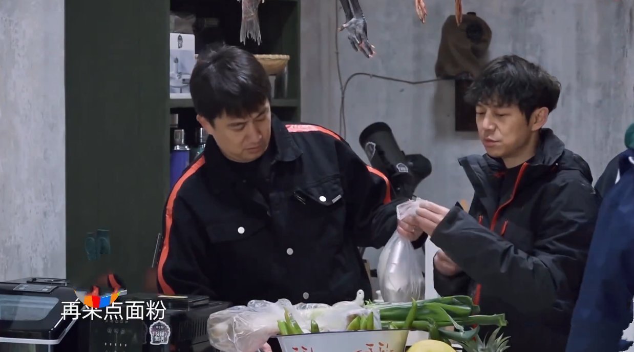 黃磊|張藝興買食材時瘋狂試吃，何炅說他是個狠角色，黃磊以粥代茶招待