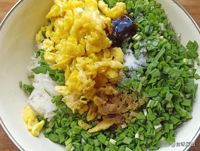 搅拌均匀|韭菜怎么搭配才好吃？分享5种不同的做法，鲜香又美味，老少皆宜