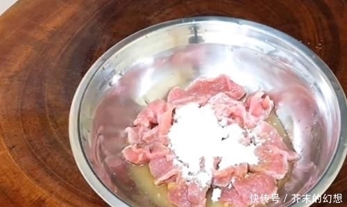 葱爆牛肉怎么做?大厨教你一招,葱香四溢牛肉滑嫩入味