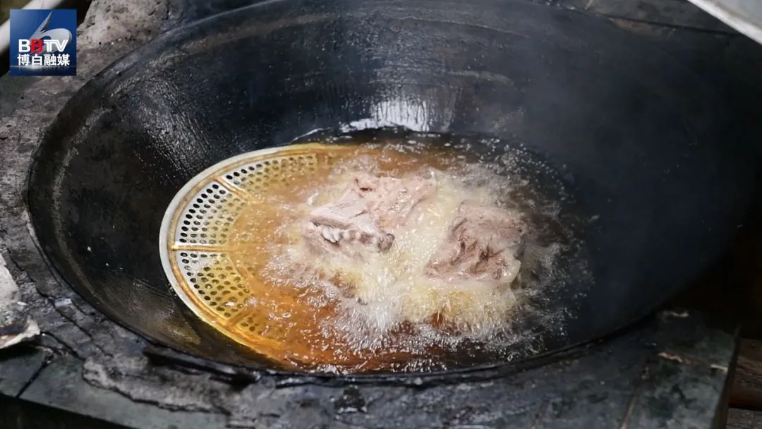 博白年味：炸个脆皮扣肉过大年啦