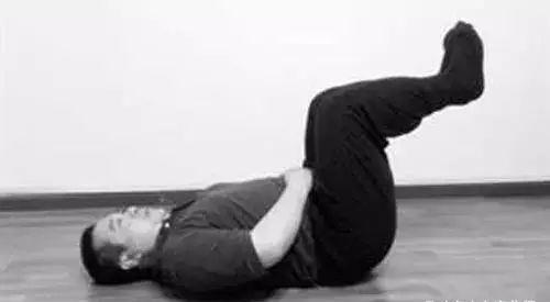 胃肠|一招抬脚功，能降百种病！每晚睡前5分钟，防病治病，延年益寿！