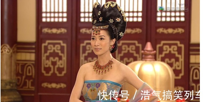 发髻 宫心计:刘三好的首饰:孔雀开屏项链、蓝水钻金钿、蝴蝶大袖衫