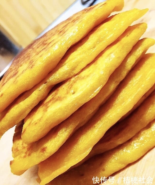 一碗面粉,2个鸡蛋,做孩子爱吃的早餐饼,比面包松软,比馒头香