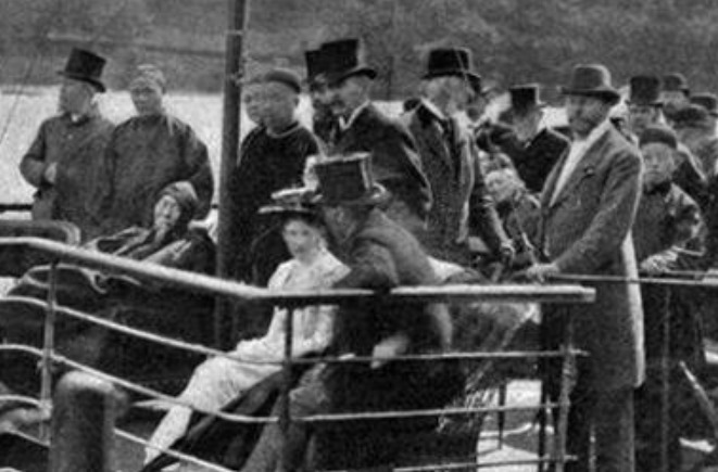 急中生智|李鸿章宴请美国人,吃到一半菜没了,他急中生智发明一道菜,大受好评