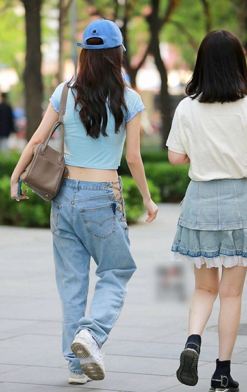 时髦|小姐姐用链条栓裤子,增加自身一定的气质美