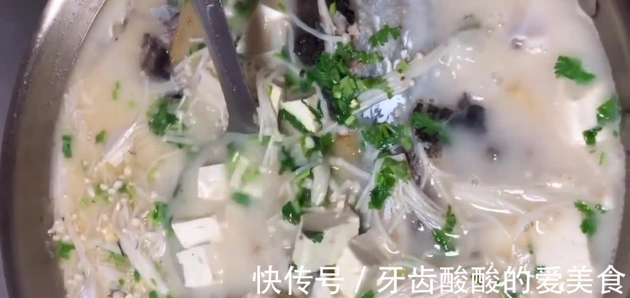 有20年经验的厨师，教你做正宗的鱼头豆腐汤，汤浓味美营养丰富