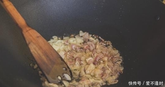 血脂|如果双腿出现几个变化，提示血脂很高了！