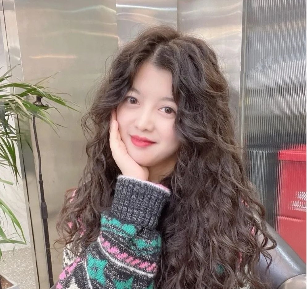 造型 2022发型怎么整?烫卷卷最洋气,好处多多不要错过