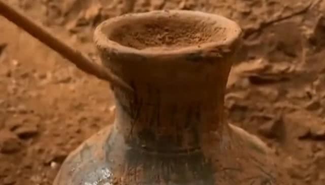 汉武帝|农民麦田挖出一匹鎏金马,并出土60多件珍宝,专家:汉武帝姐姐墓