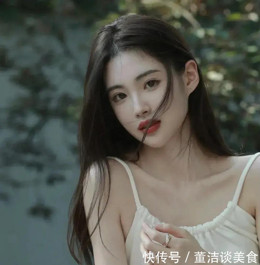 长裙|食色108——美女穿搭14: 纯白圆弧领露背长裙