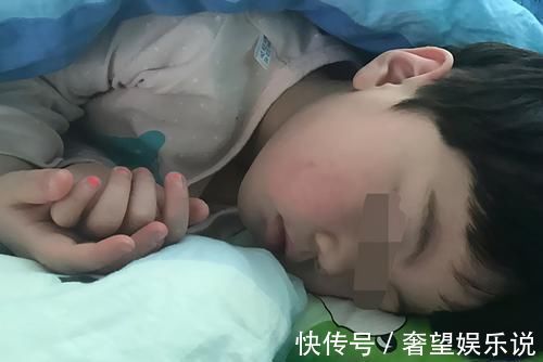 孩子|孩子小时候跟谁睡最好?三种选择的影响各不相同,你会选哪个?