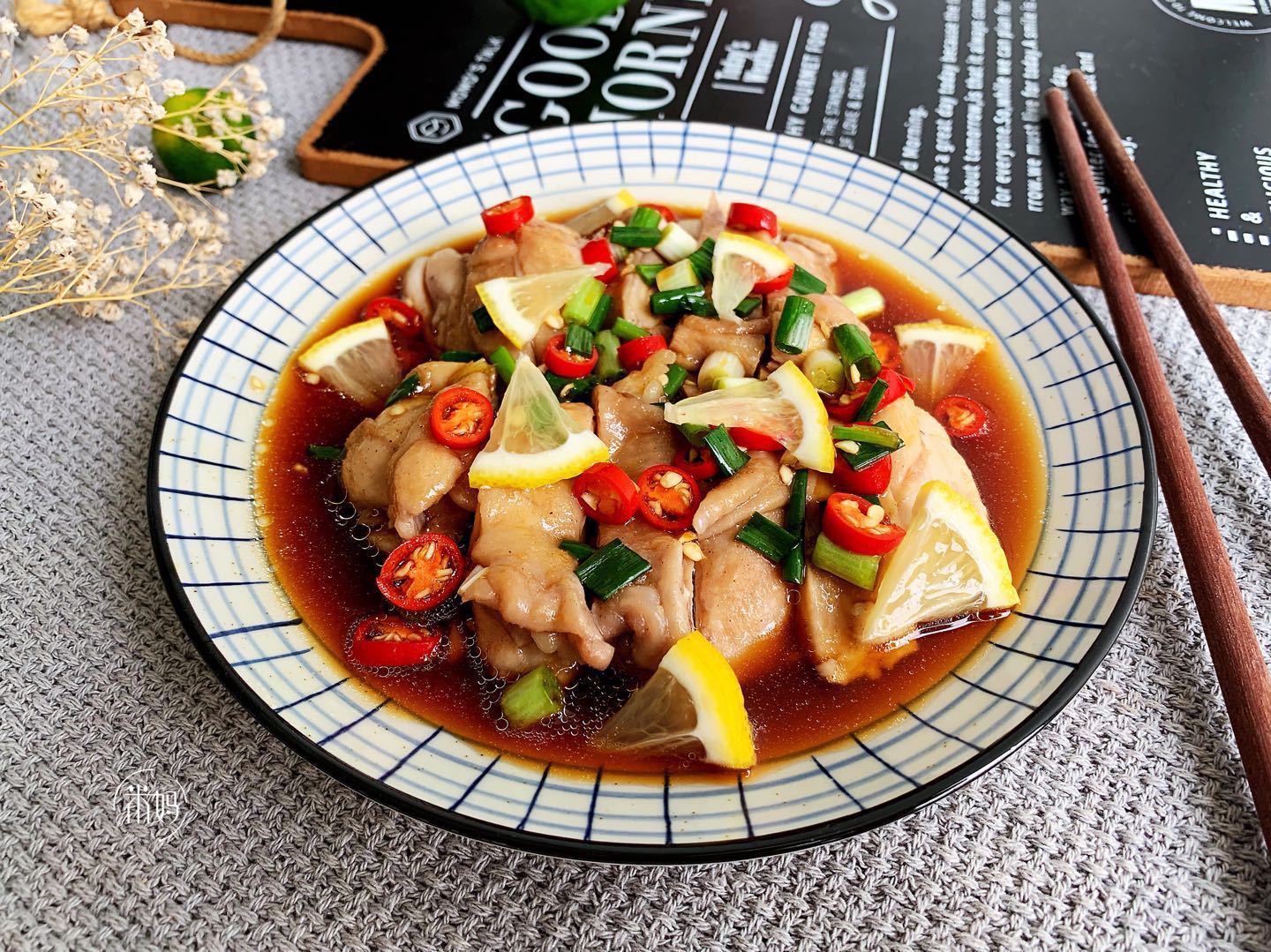 鸡腿这做法实在太好吃,不放一滴油,蒸一蒸又鲜又开胃,超下饭