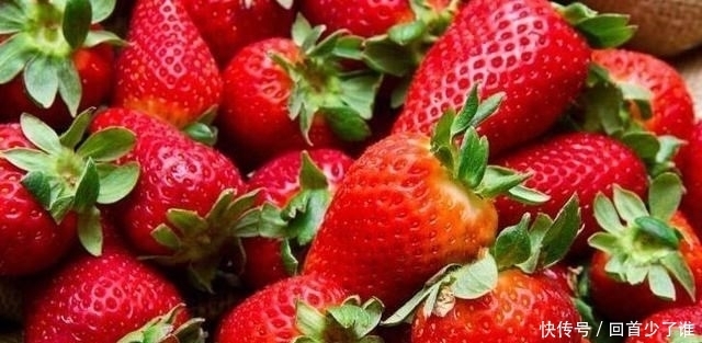 春天，多吃草莓和香蕉，学会这样做，香甜酥脆，大人孩子都爱吃