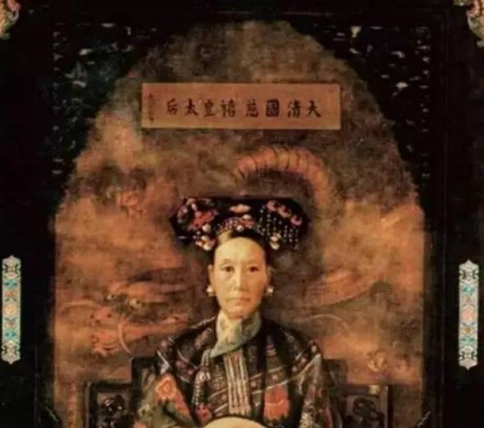 晚清|晚清太后慈禧照片和画像,晚年的慈禧美丽端庄,姿态优雅有气质!
