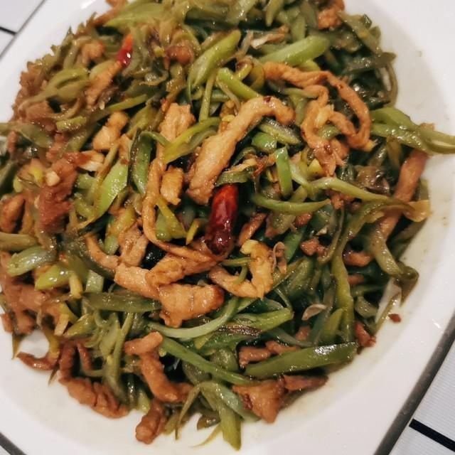 炒豆角丝，香喷喷的超级下饭