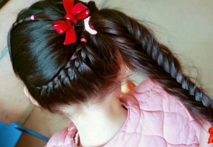 幼儿园老师|看到幼儿园老师给孩子扎的头发,宝妈心疼极了,怒斥太不负责了