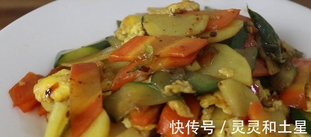黄瓜片|2根黄瓜，1个土豆，简单一做，看着就馋人了，上桌就扫光！