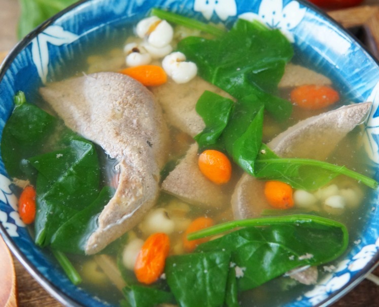 这碗汤，现在不喝亏大了，顺应时节营养足，脸色红润气色好