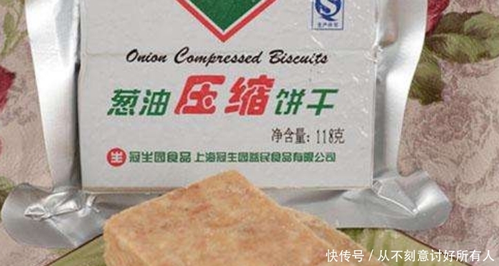军用饼干真能48小时不挨饿?当沸水煮开之后,网友:能饿才怪!