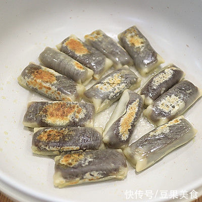 蛋黄酥|#一口新年味，全家享佳味# 豆沙春卷