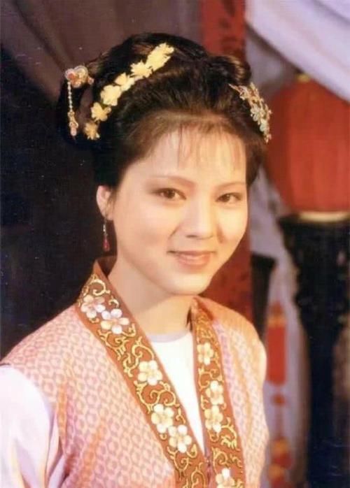 芸草|袭人为什么将小丫环芸香改名为蕙香?原因其实很简单