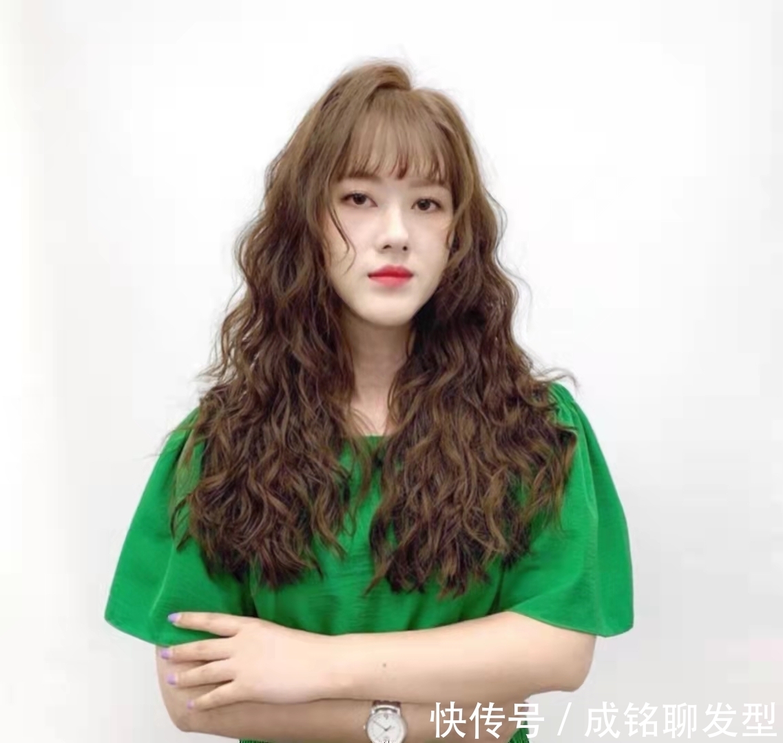 烫发|天凉了头发也该烫了!今年流行的“全头烫”上线,准备烫发请收藏