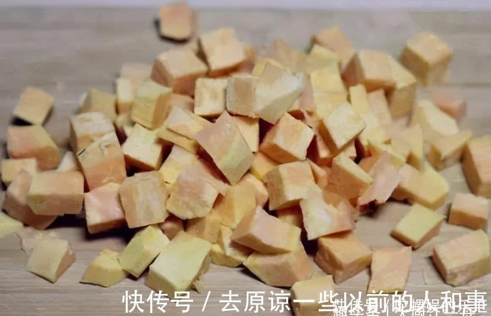 手抓饼|天冷后要多吃红薯,教你新吃法,不煮不油炸,香甜软糯又好吃