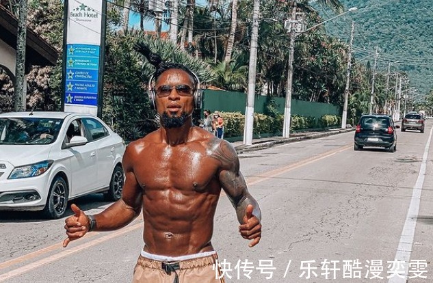 C罗|真敢说!47岁巴西巨星肌肉照火了,完爆大罗小罗我比C罗更出色