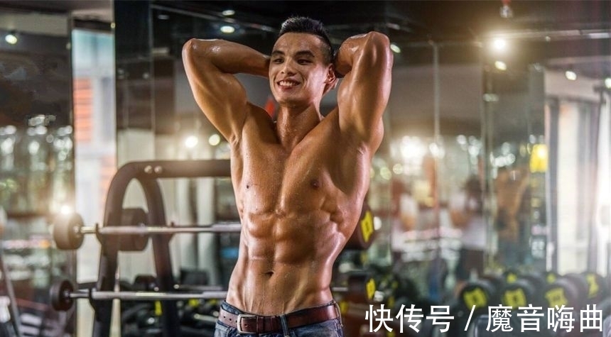 广州大学|爱健身的90后体育生精心雕琢结实的肌肉，如今还兼职做模特！