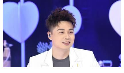 王牌|要钱不要命？知名男主持劳累过度入院，楼对面的场景亮了