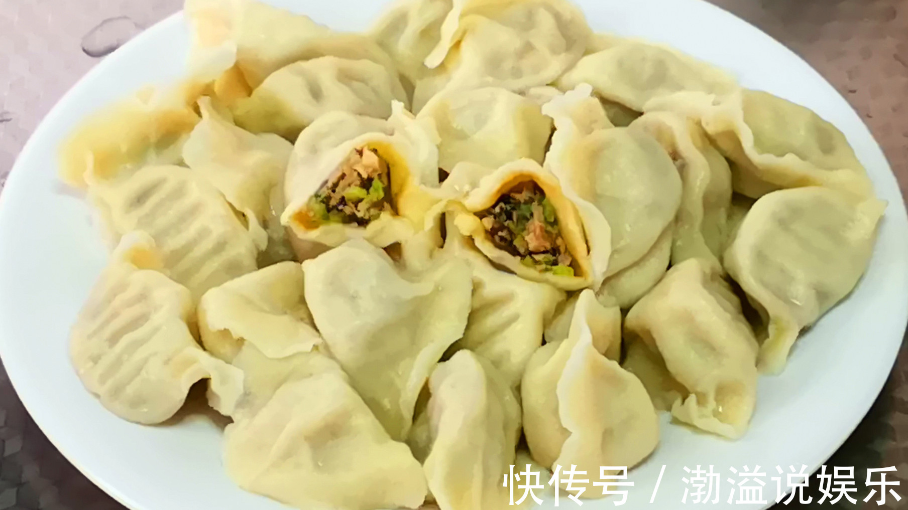 芹菜饺子好吃的调馅方法，鲜美多汁不油腻，越吃越香，上桌一扫光