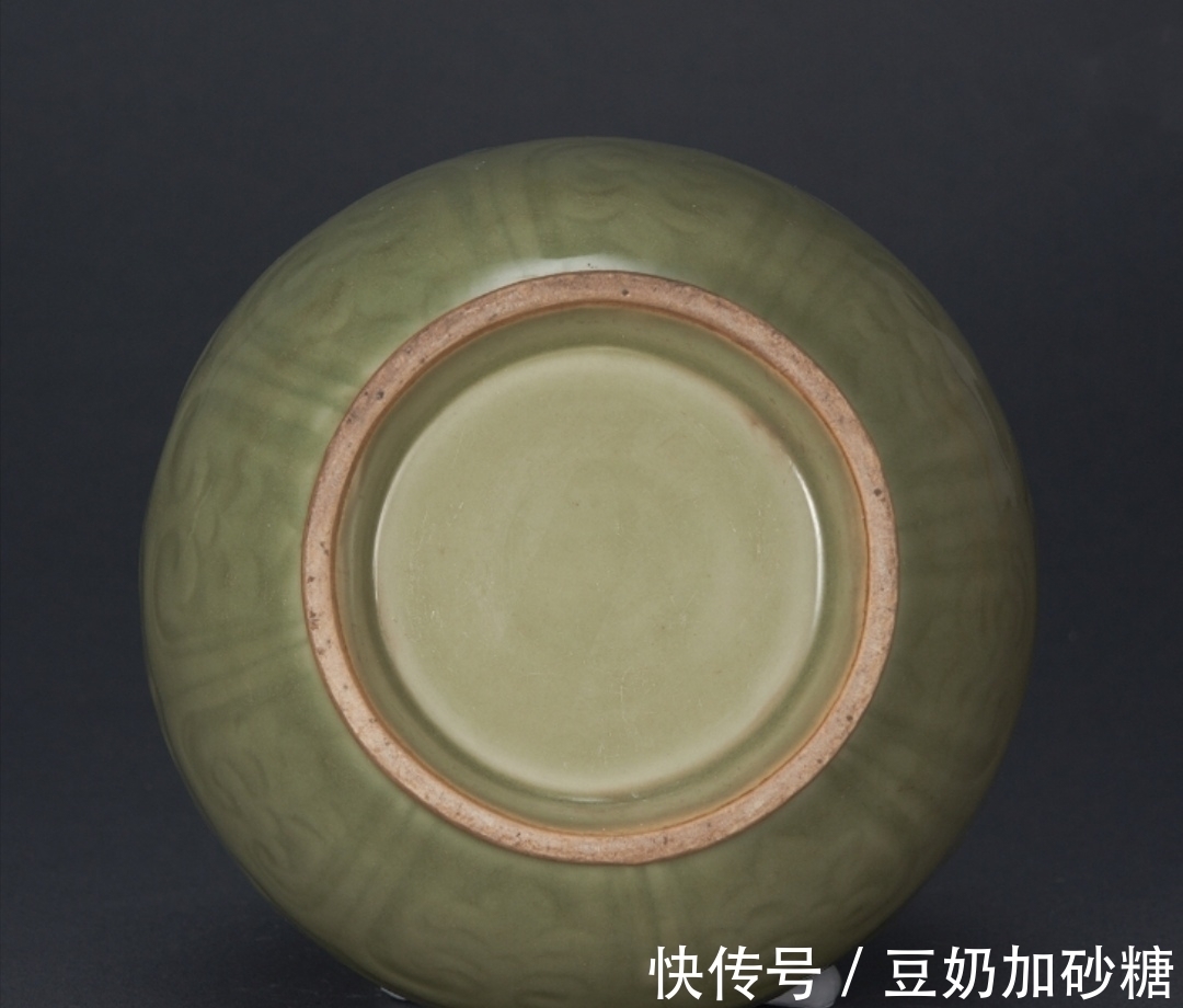 鉴赏!瓷器鉴赏:仿龙泉窑的玉壶春瓶,至少有三处错误