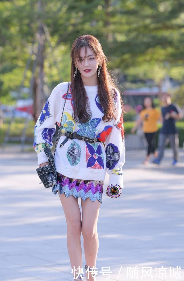 青春时尚的连衣裙,让体型偏瘦的你圆润一些,