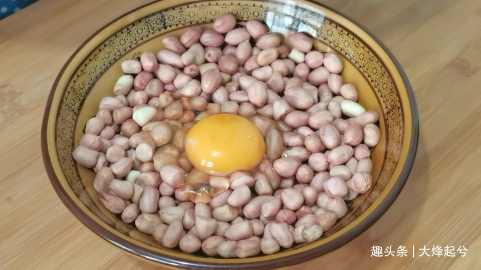 挂霜花生，香甜美味又酥脆，少油健康，做法简单比买的还香