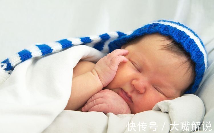 宝宝|新生儿睡觉也有误区,这些行为很多家长都在做,当心影响娃健康