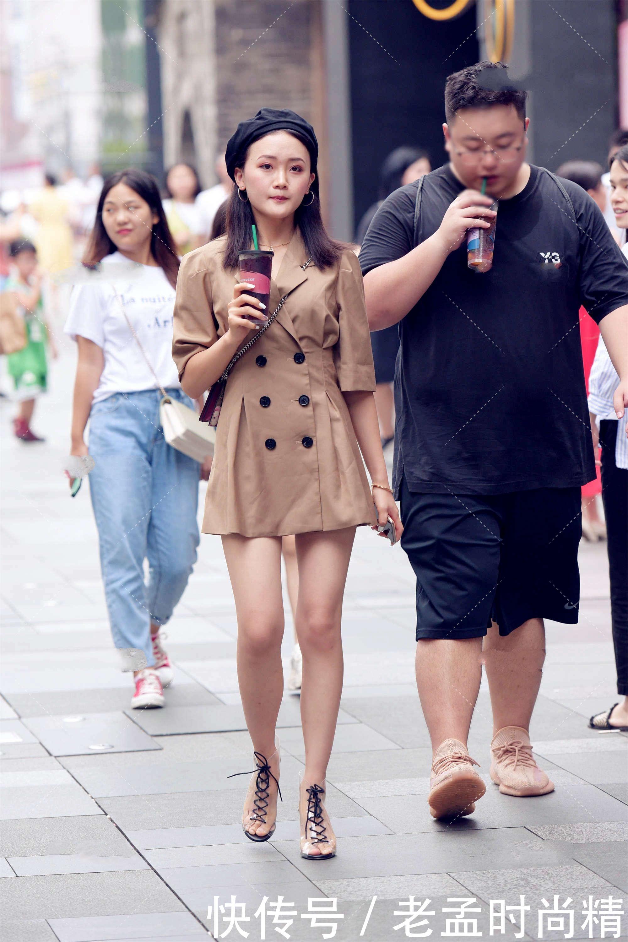 休闲|街拍:西装过于正式和沉闷? 西装连衣裙, 给你灵动独特感