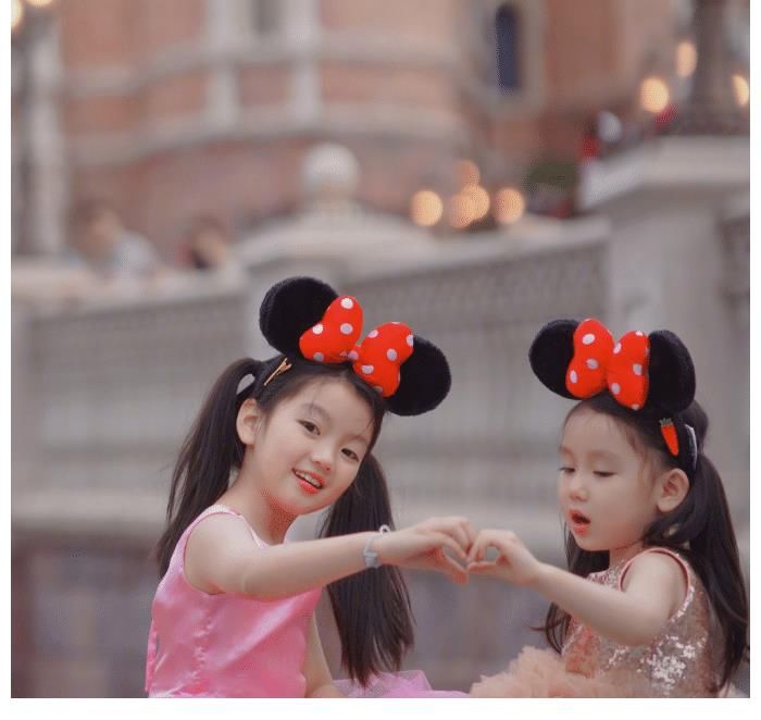 妹妹|9歲阿拉蕾帶妹妹出道，甘當陪襯不敢搶鏡頭，穿舊衣服更讓人心疼