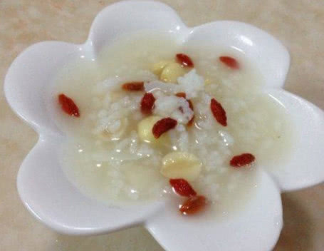 莲子|它和莲子一起煮成粥,坚持喝上一个月,每天一觉睡到大天亮