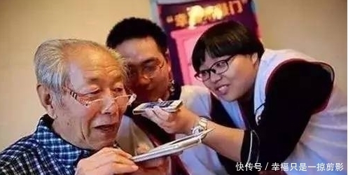 科技|老年人面对“数字难题”该怎么办？解决办法来了