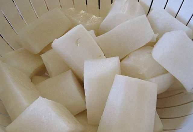 大寒节气前,要多喝萝卜羊骨汤,驱寒保暖助消化,喝一碗全身暖