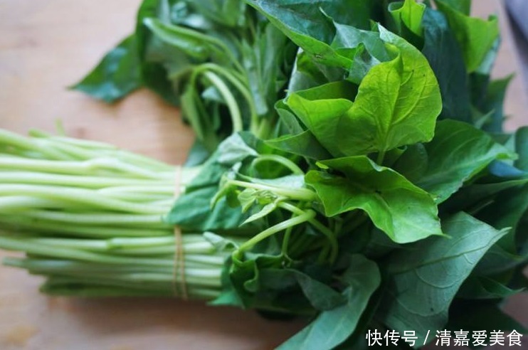  做法|老妈把“红薯杆”换个新做法，变成美味的凉拌菜，端上桌就光盘！