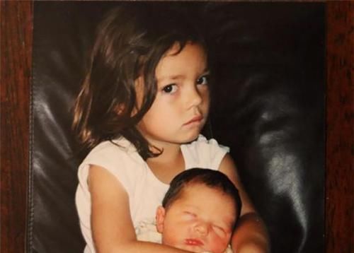 父母|女大学生回家,发现父母偷偷生下二胎,第一反应彰显满满的求生欲