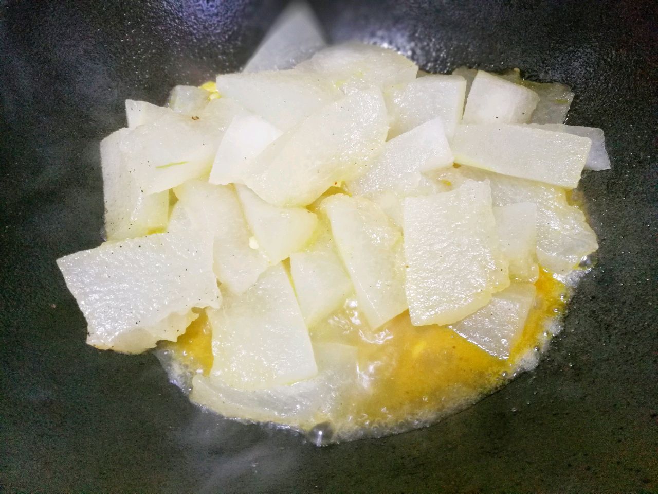 红烧冬瓜|家常红烧冬瓜,鲜香入味,便宜又好吃,素菜也能吃出肉的味道