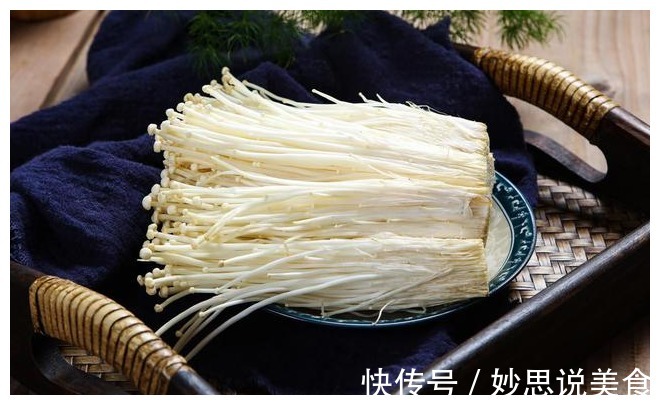 买金针菇，是选白色的还是黄色的老农民告诉你，别再买错了