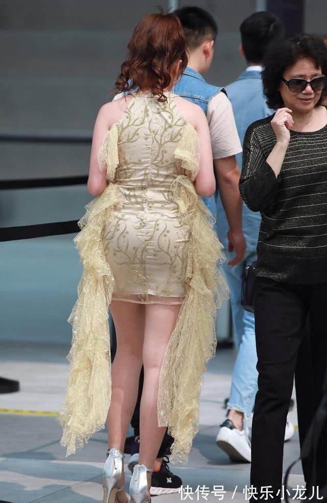 优雅 好看的裙装给人一种优雅的氛围,优雅又带着仙气感,靓丽又潇洒