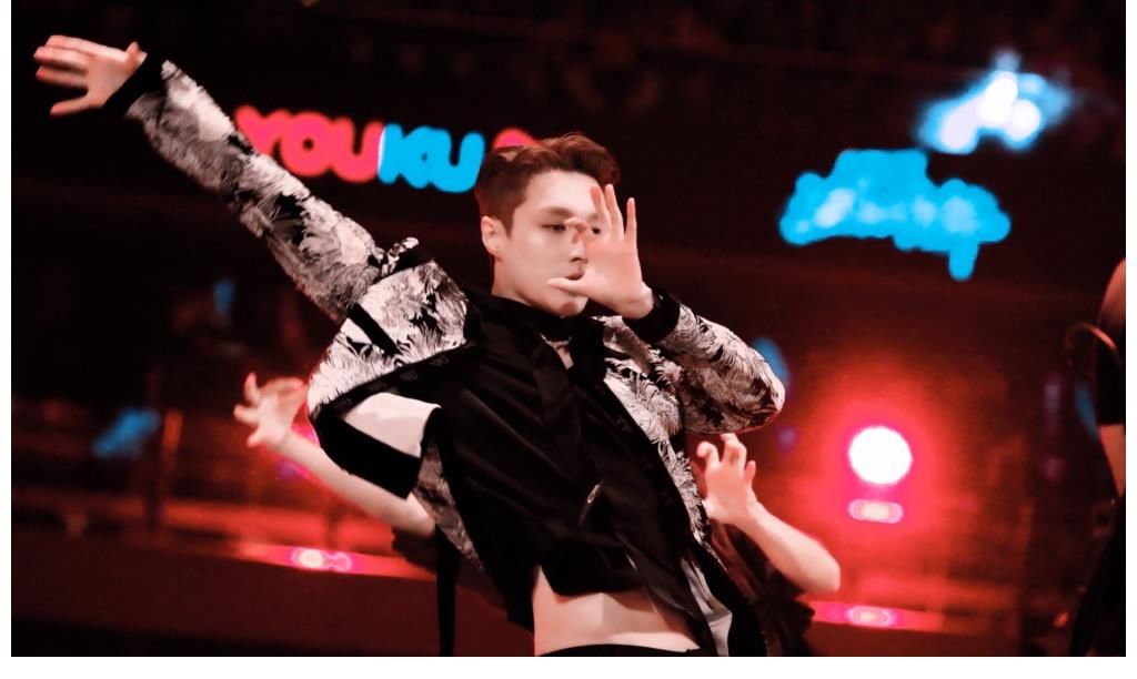 《這就是街舞4》總決賽，張藝興帶領(lǐng)核興舞器戰(zhàn)隊(duì)《飛天》首秀