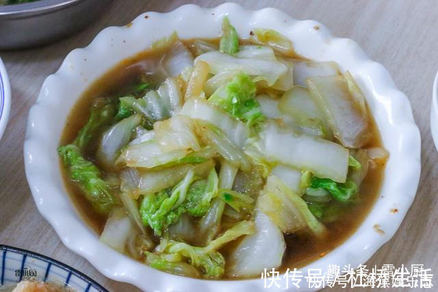 辣椒炒牛肉|堂姐过生日,妈妈花一百多块钱做了一桌菜,大伙都吃嗨了!